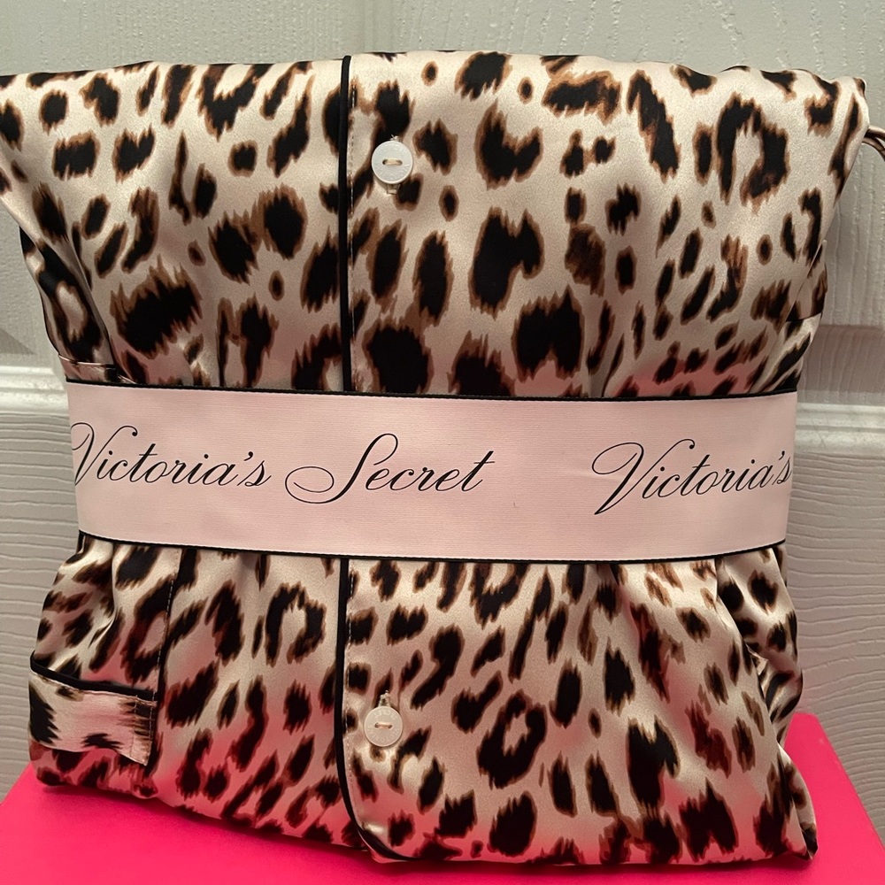 NWT “Victoria’s Secret” Animal Print 2 Pc Pajama Short Set SZ:XL - Picture 3 of 3